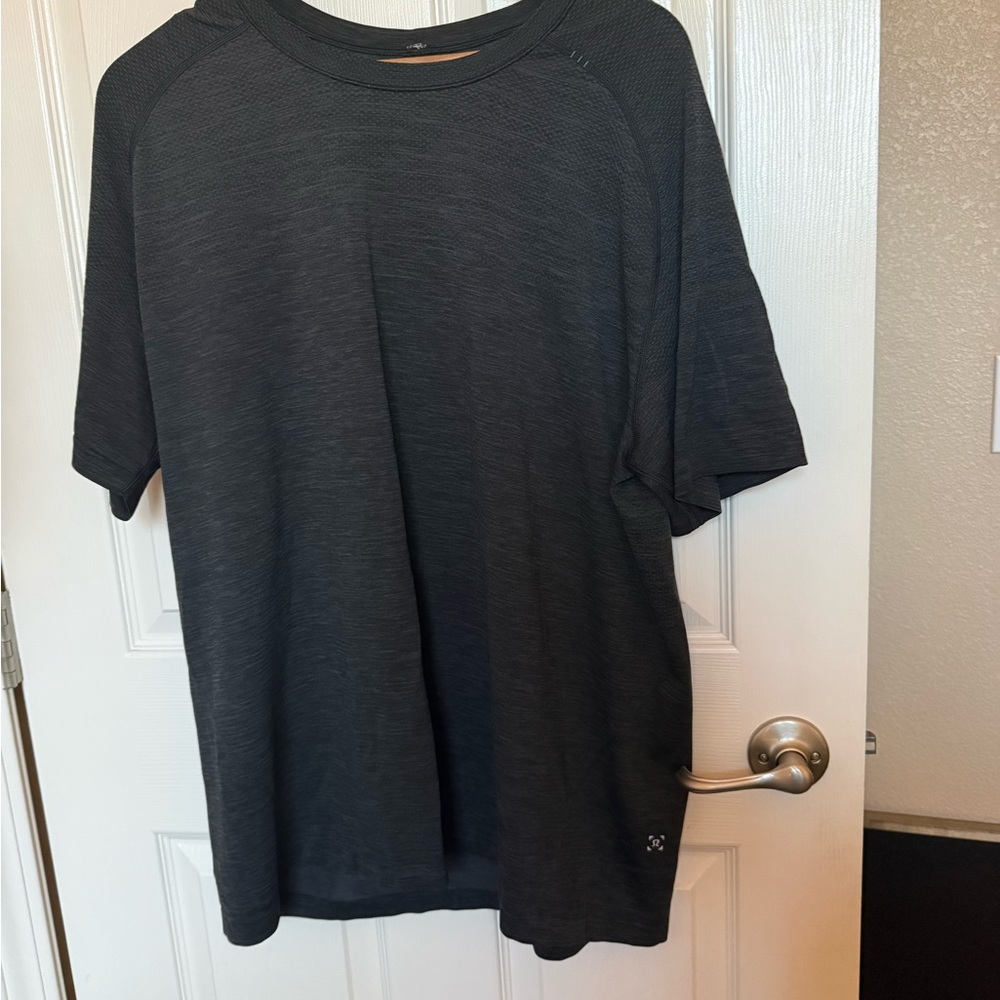 lululemon athletica men’s Charcoal Short workout Sleeve Tee